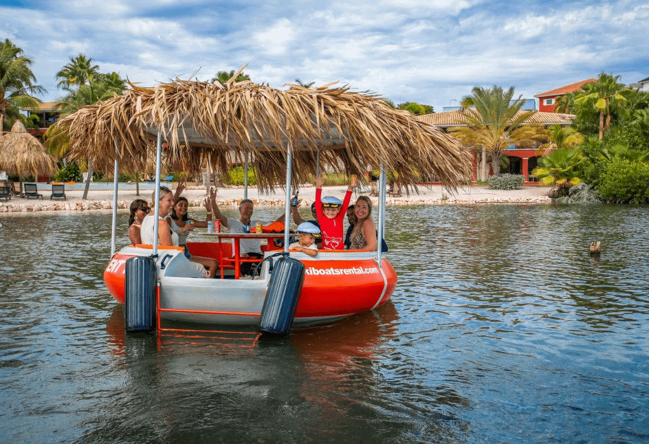 Tiki Boat Curacao Family